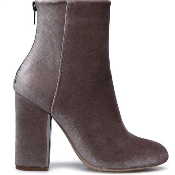 Size 10 woman’s booties - Picture 2 of 6